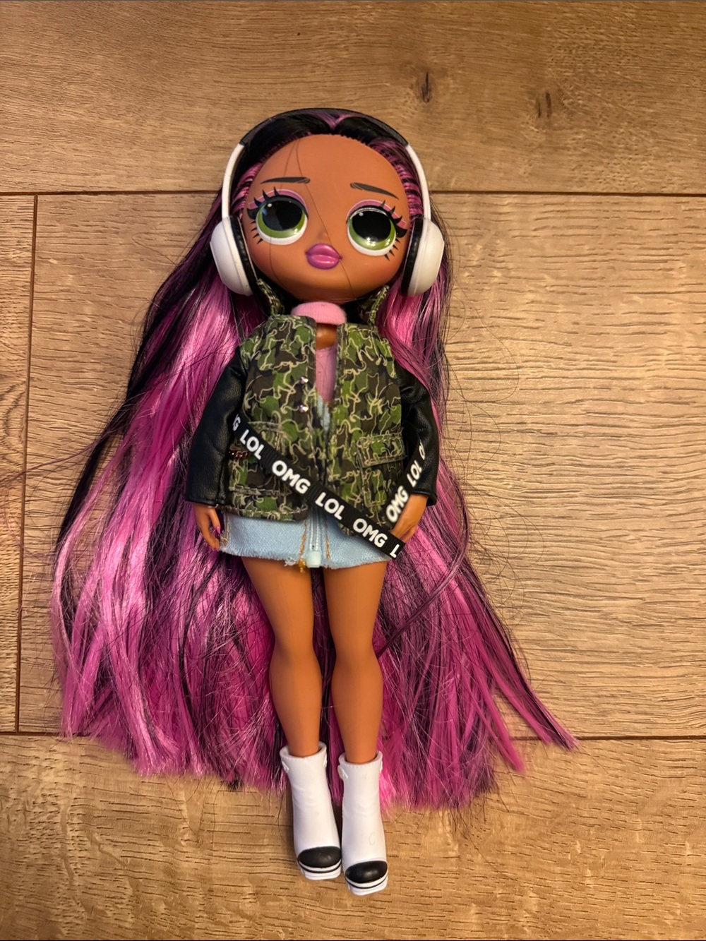 OMG “World Travel City Babe”Doll with Pink & Black Hair and Headphones